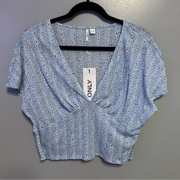 Cropped Flower Printed V Neck Top - Picture 1 of 3